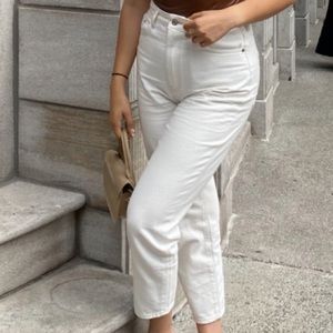 WHITE HIGHWAISTED MOM JEANS